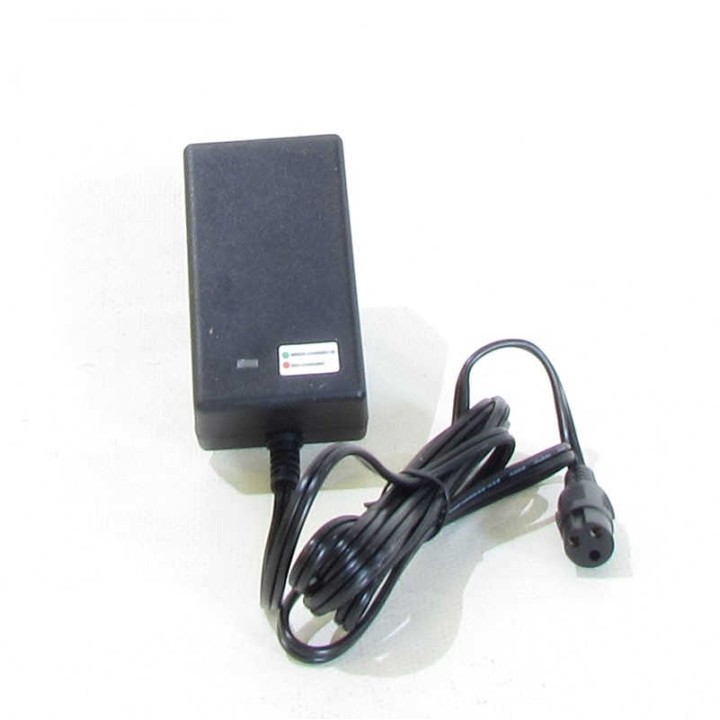 Cargador Batería Hembra 24V 1.5Ah